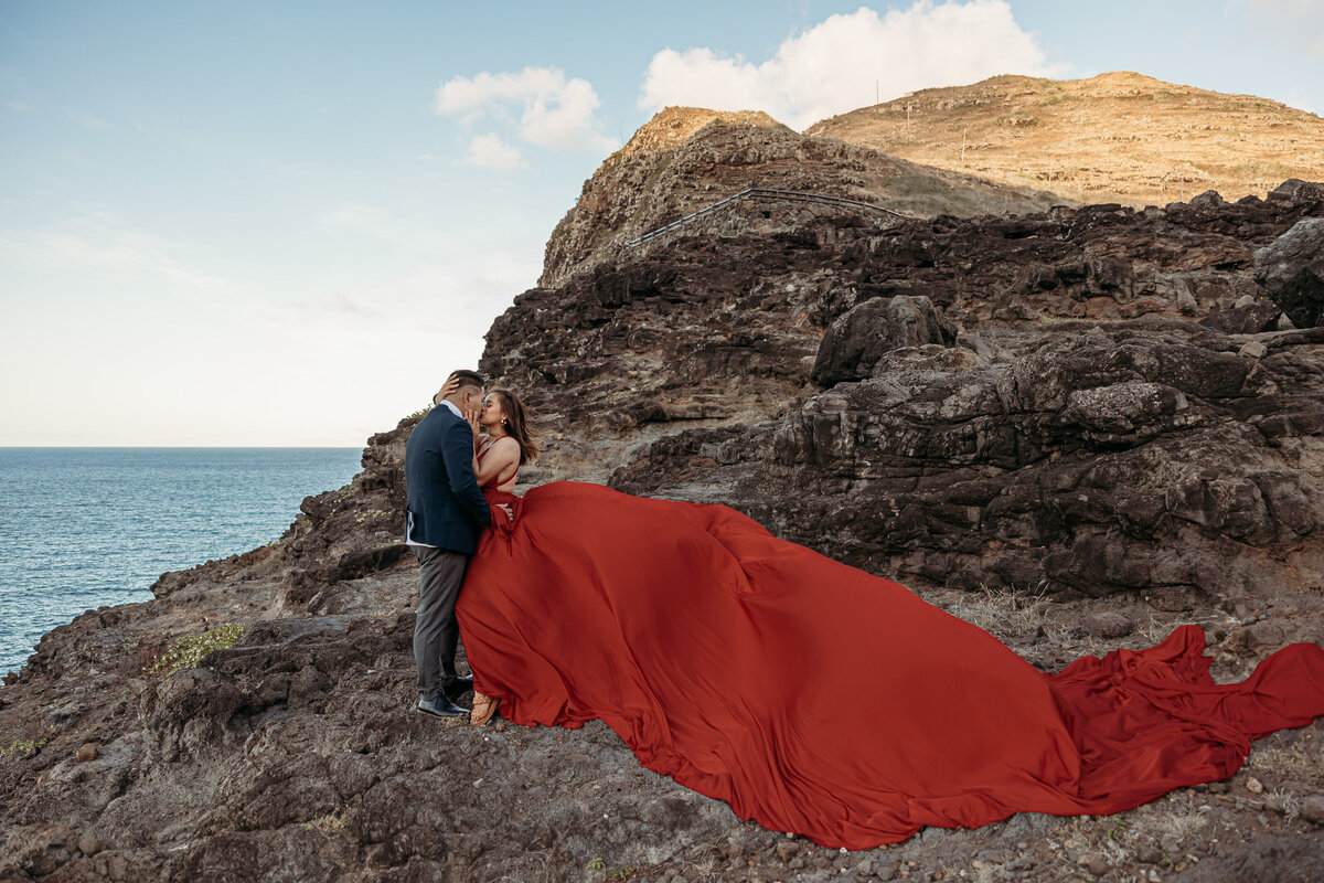 makapuu-beach-couple-portraits-102