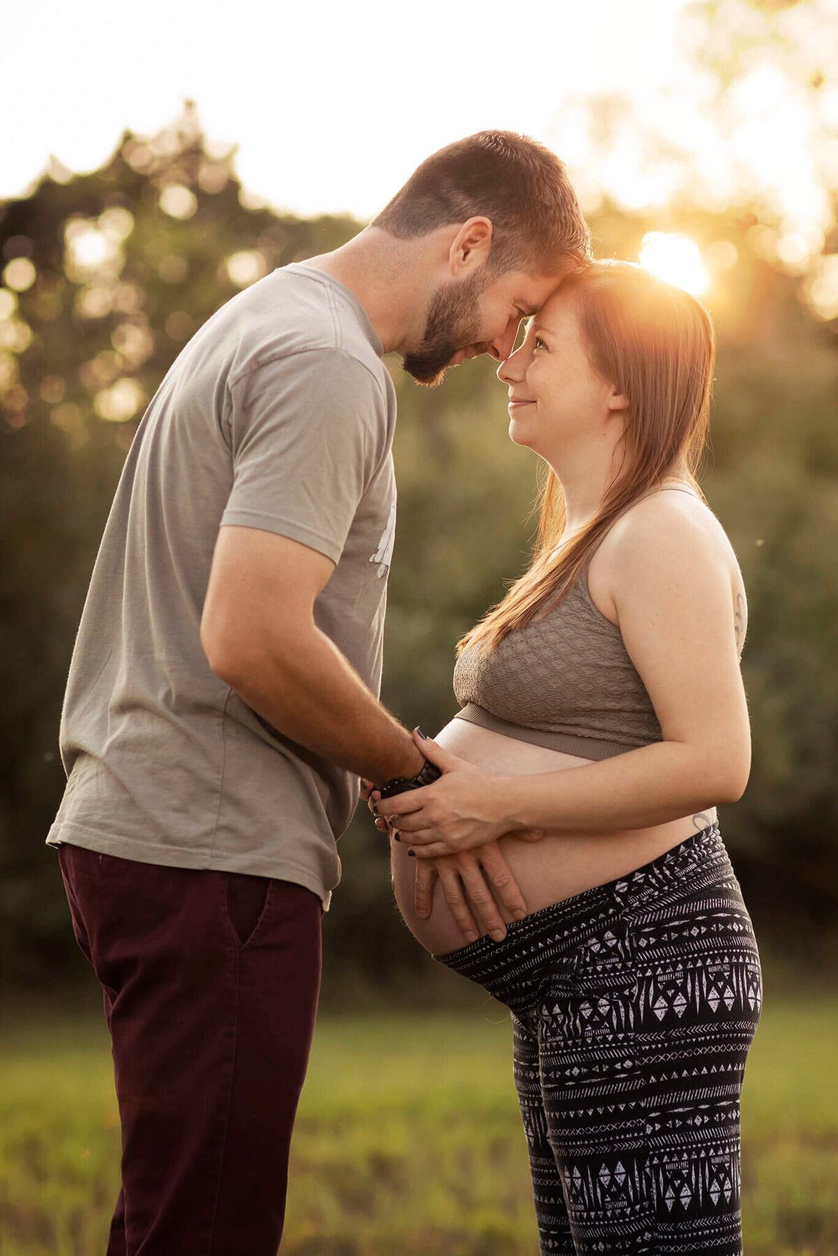 NJ Baby Photographer captures parents to be connecing