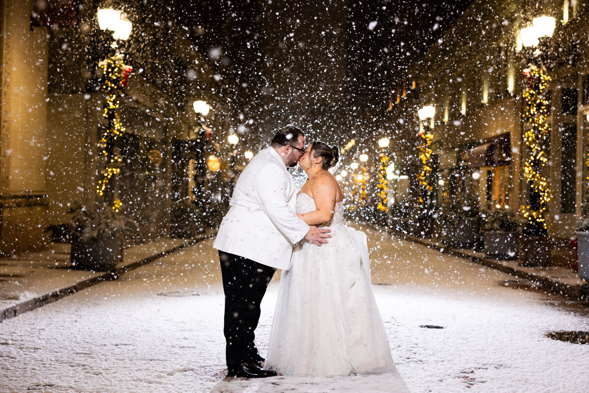 MelissaMikeWeddingSocietyRoom-869