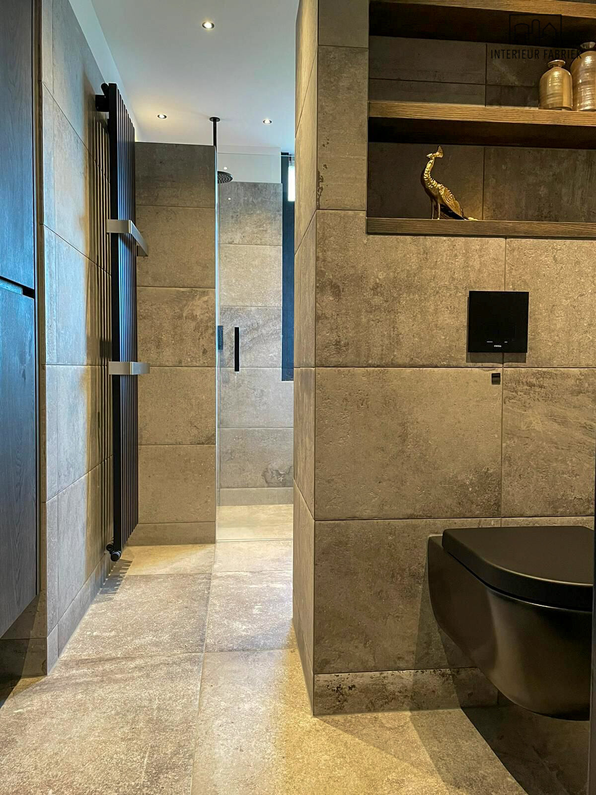 Interieurdesign Woerden, Interieurontwerpstudio Woerden, Interieurontwerper Woerden, Interior design Woerden, Interieurstudio Woerden, Interieur ontwerpen Woerden, Interieur ontwerp Woerden, Interieurinrichting Woerden, Interieurstylist Woerden, Interieurontwerp Woerden, Interieuradvies Woerden, Badkamer Woerden, Badkamerontwerp Woerden, Zwart toilet Woerden, Toilet Woerden, Ronde spiegels Woerden, PVC Vloer Woerden,