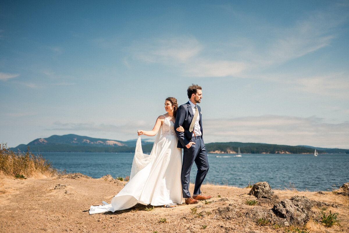 Couple at Lakedale resort Wedding
