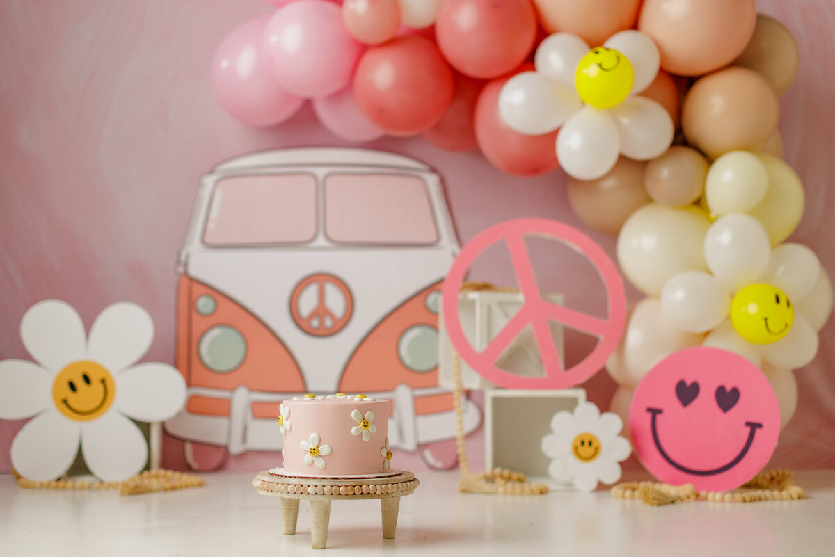 Retro Bus Smiley Huntsville AL Best Cake Smash First Birthday Photographer Studio