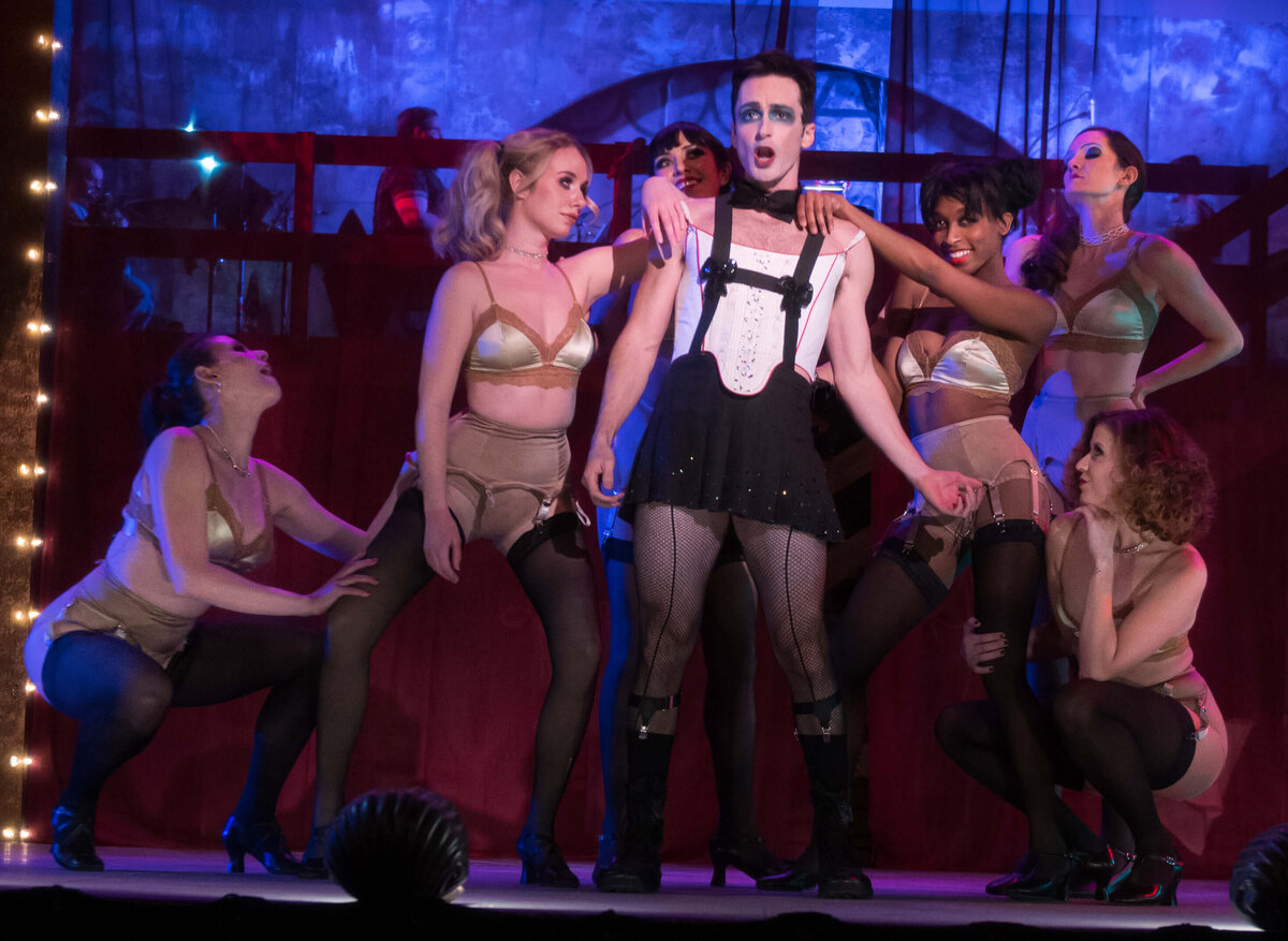 Cabaret-2053
