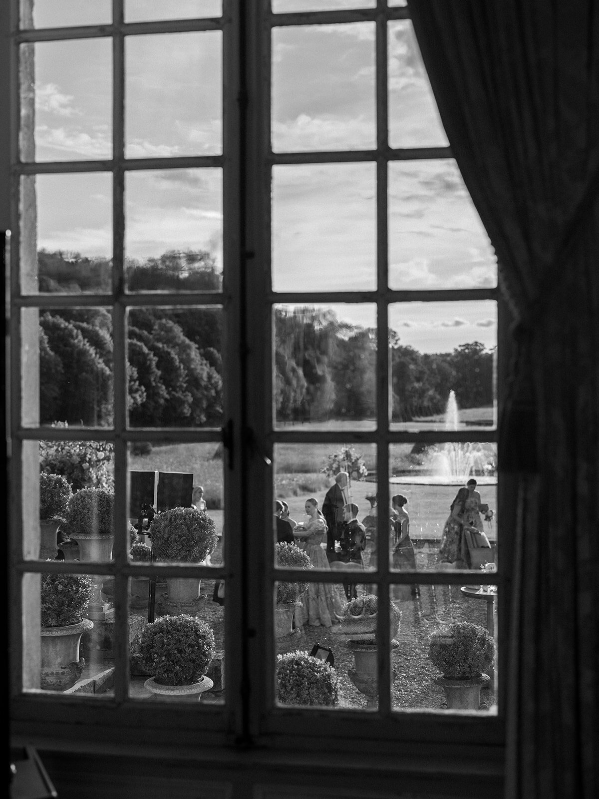 Ashley-and-Brock_Paris_France_Chateau-de-Champlatreux_Wedding_Redamancy-Photo-and-Film_0636_websize