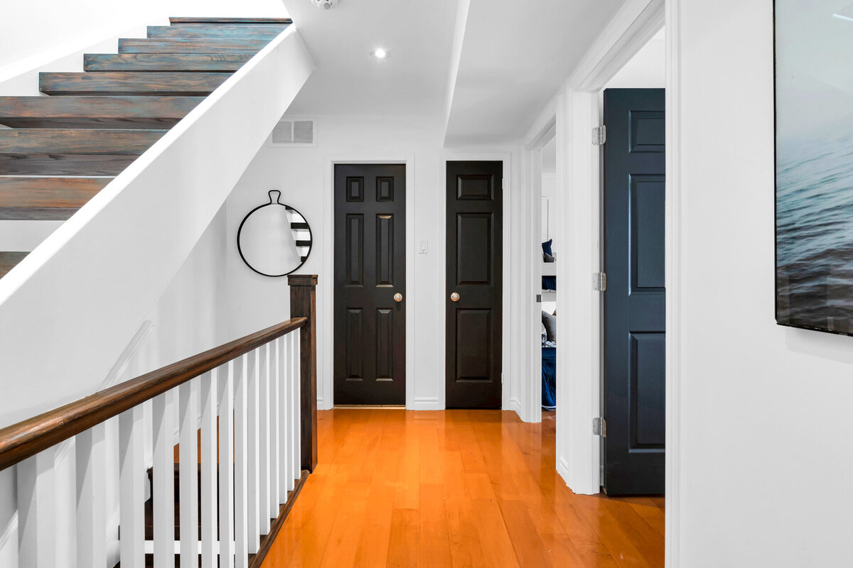 047_Upper Hallway