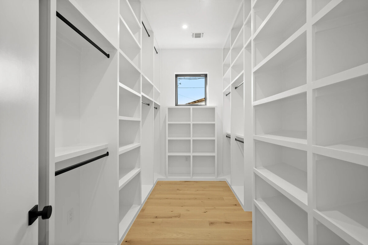 2404-sonora-court-closet-1