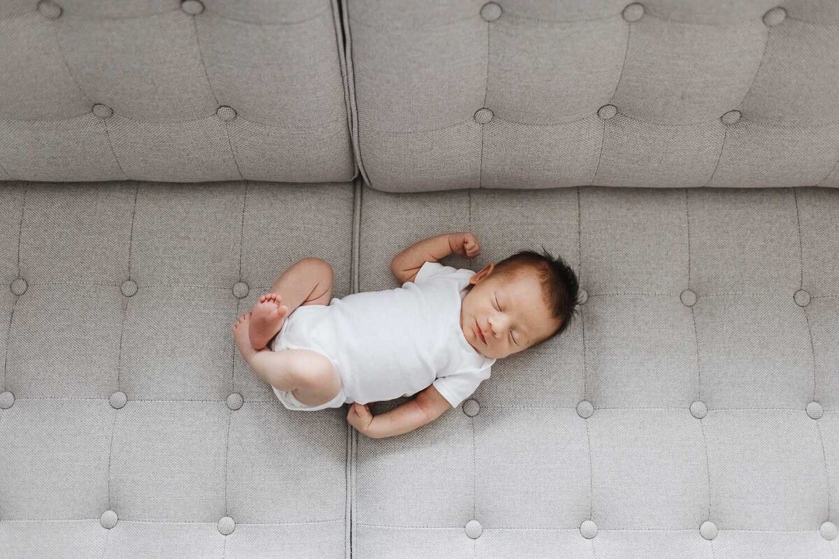 Lifestyle-newborn-photography-in-home-Toronto-2