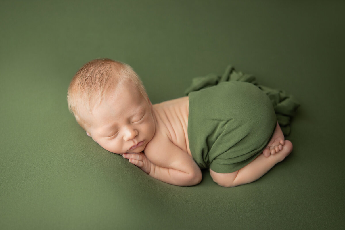 Table pose newborn photography olive green backdrop