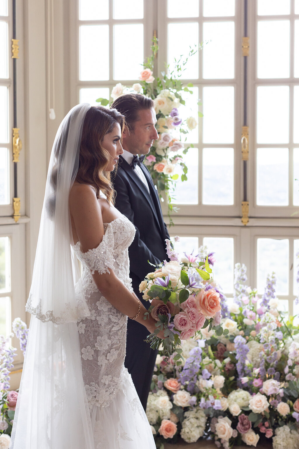 Wedding photography of Sarah and Jeremy during the vows at Chateau Saint Georges