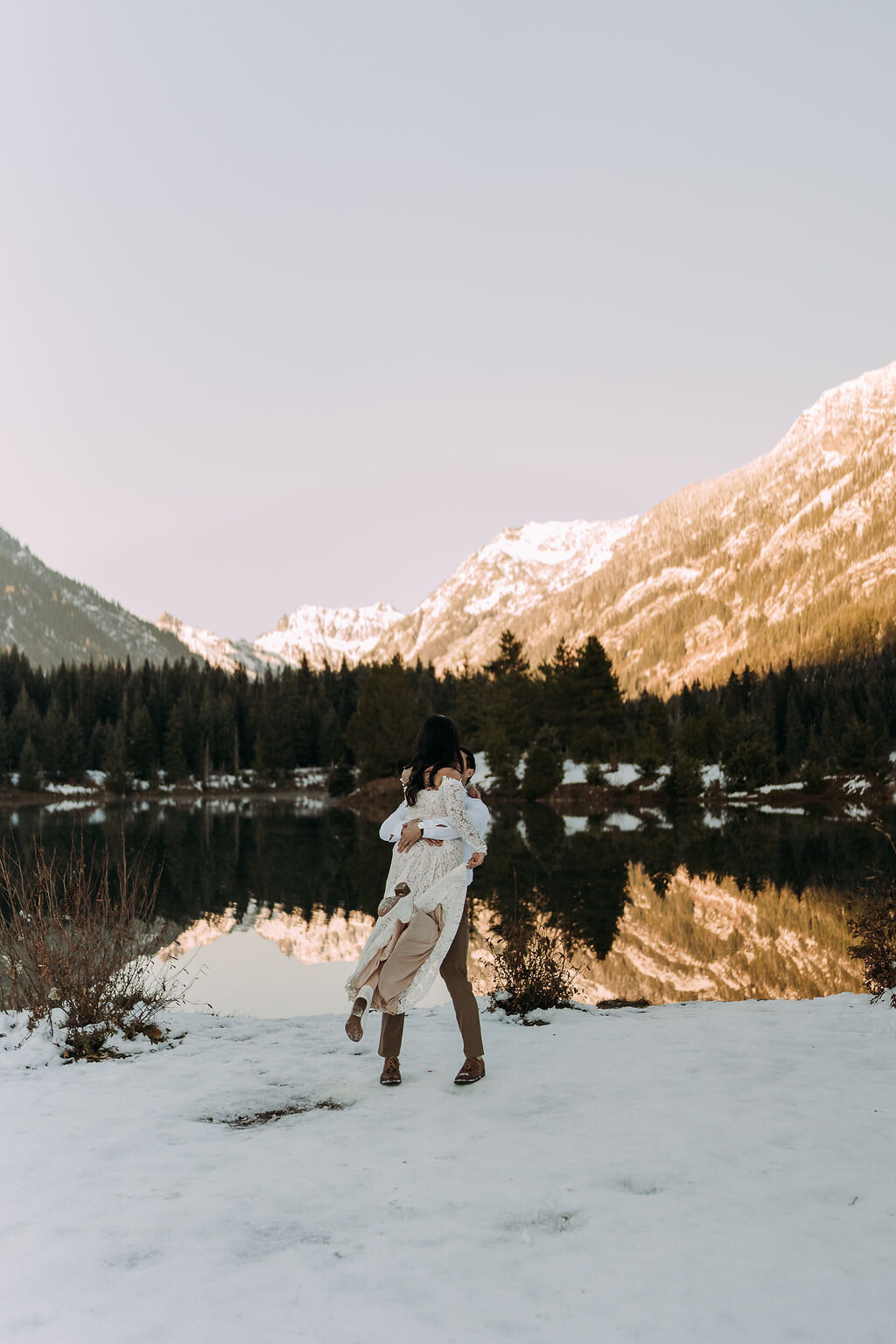 Joyce Li Photography Destination Wedding Elopement Engagement Lifestyle Portrait Photographer West Coast Seattle Washington California goldcreekpondengagement-41