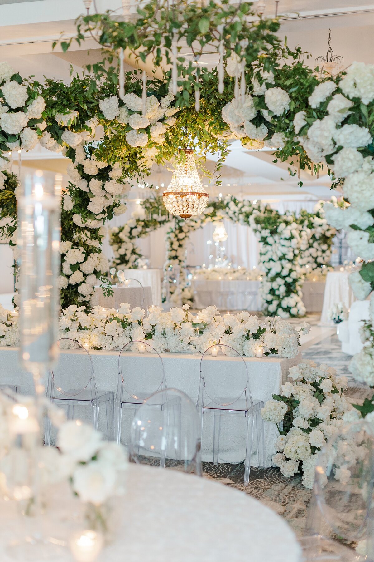 Chic Modern All White Wedding The Beaufort Hotel Brittanie Raquel Events_0041