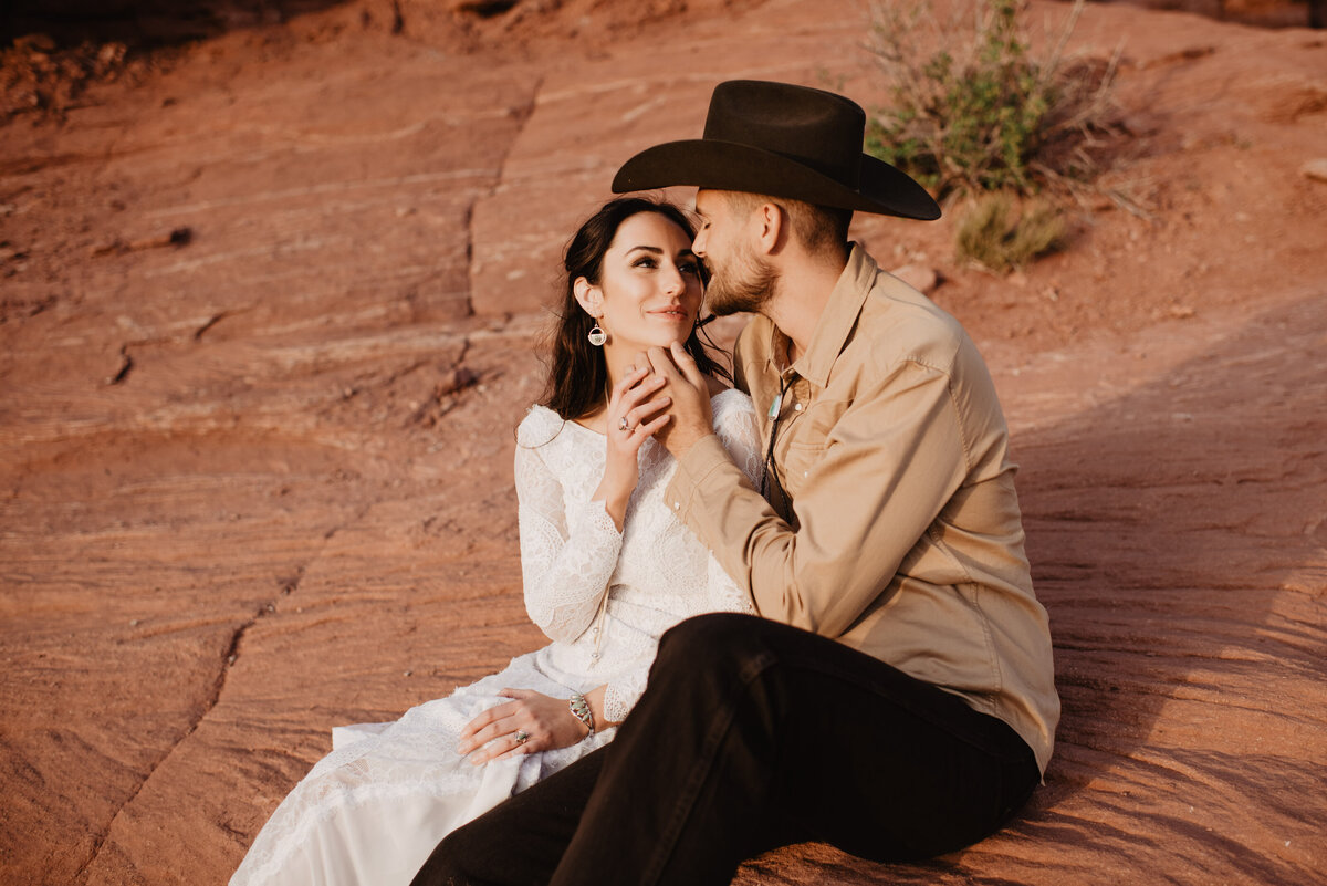 Utah Elopement Photographer captures bride and groom portraits