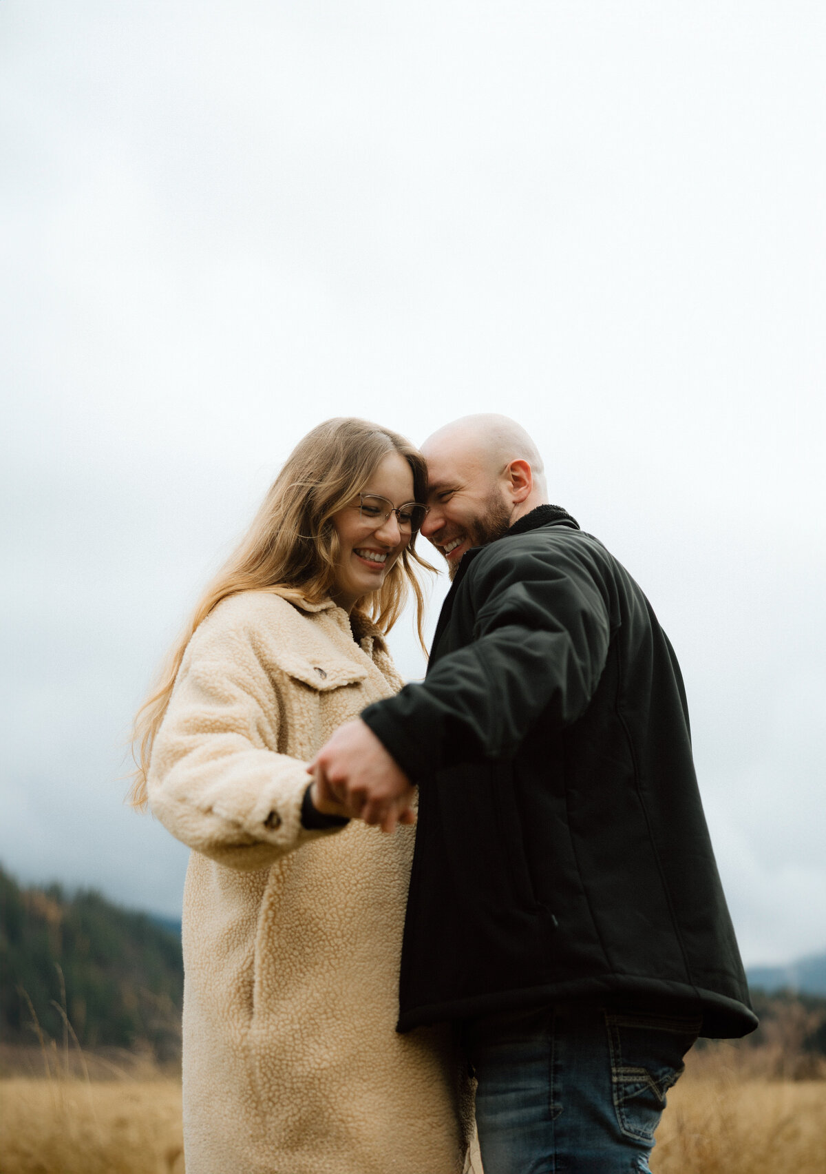 rainy-engagement-photos184101