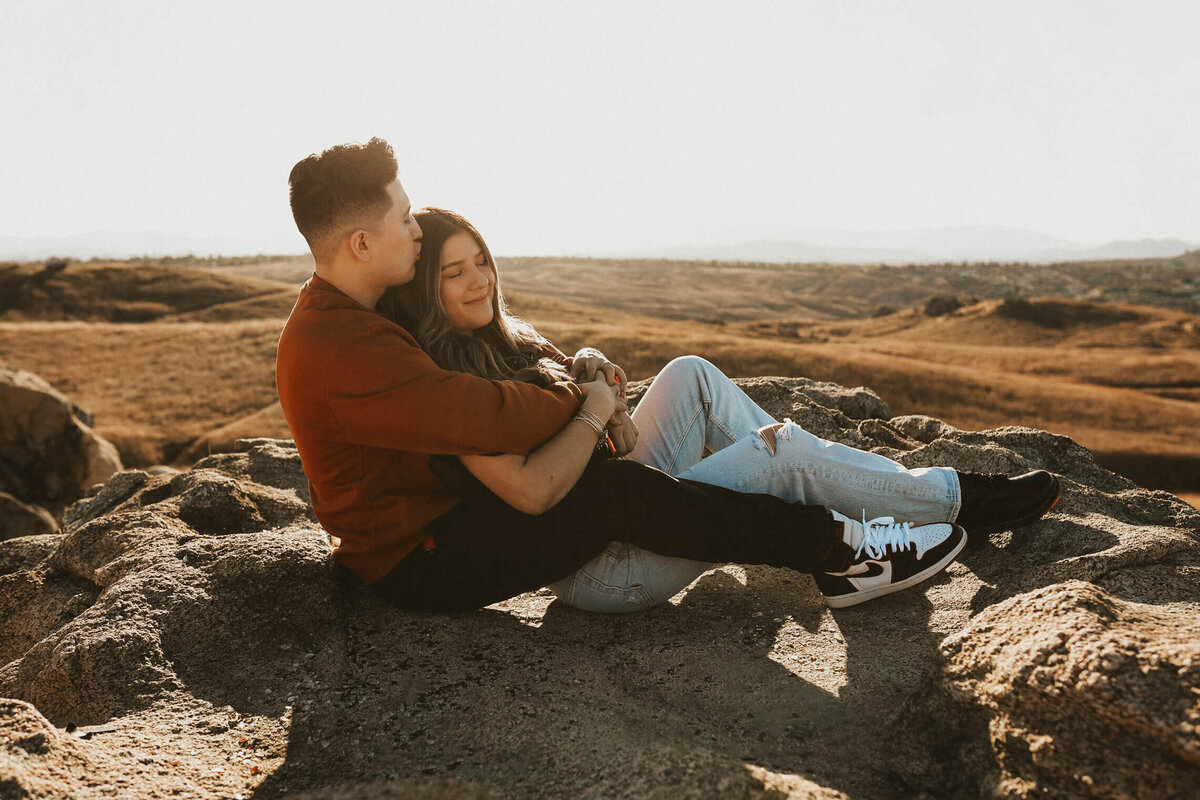 sycamore-highlands-park-riverside-couple-inspo-photoshoot
