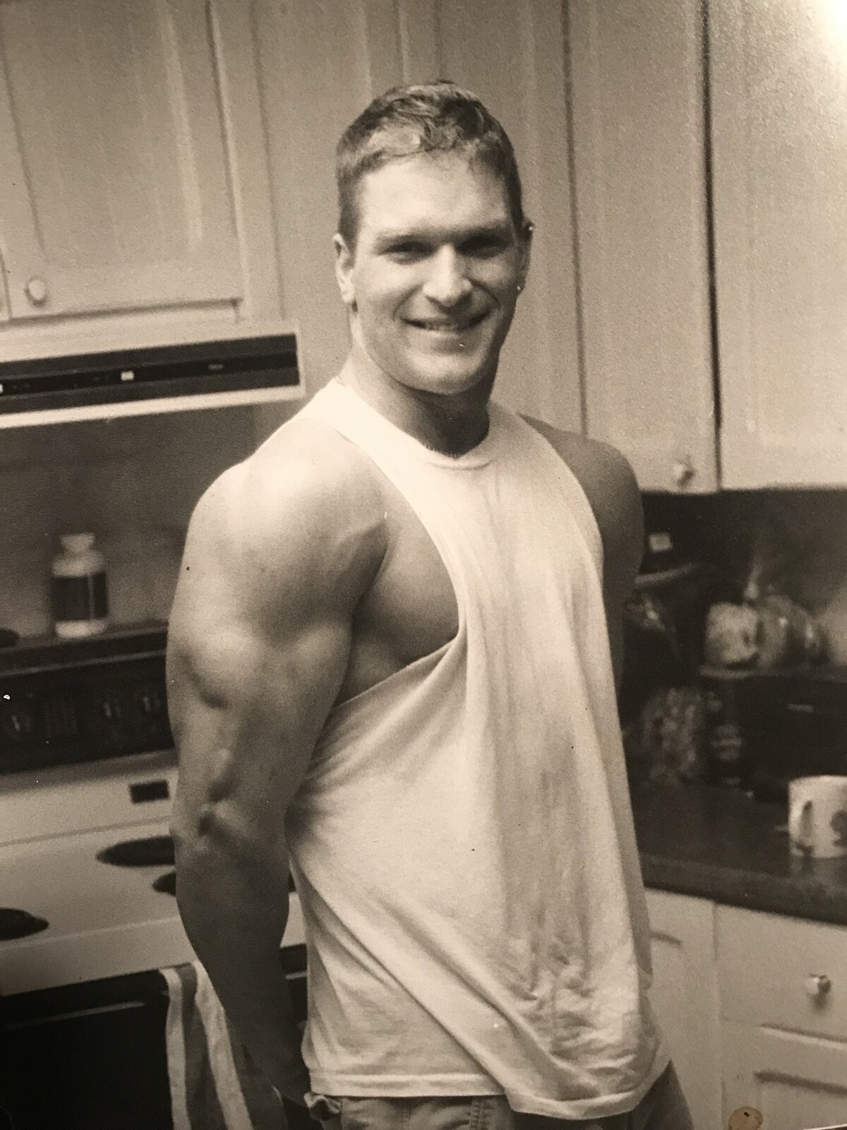 Brent Ray Fraser 21yrs Physique Pose