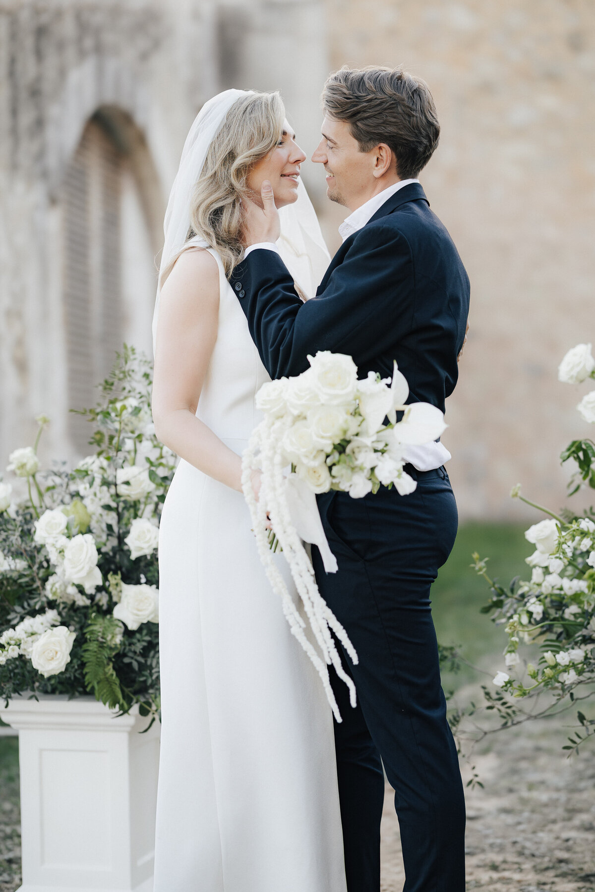 emotionales-brautportrait-luxurioes-modern-mallorca-hochzeit