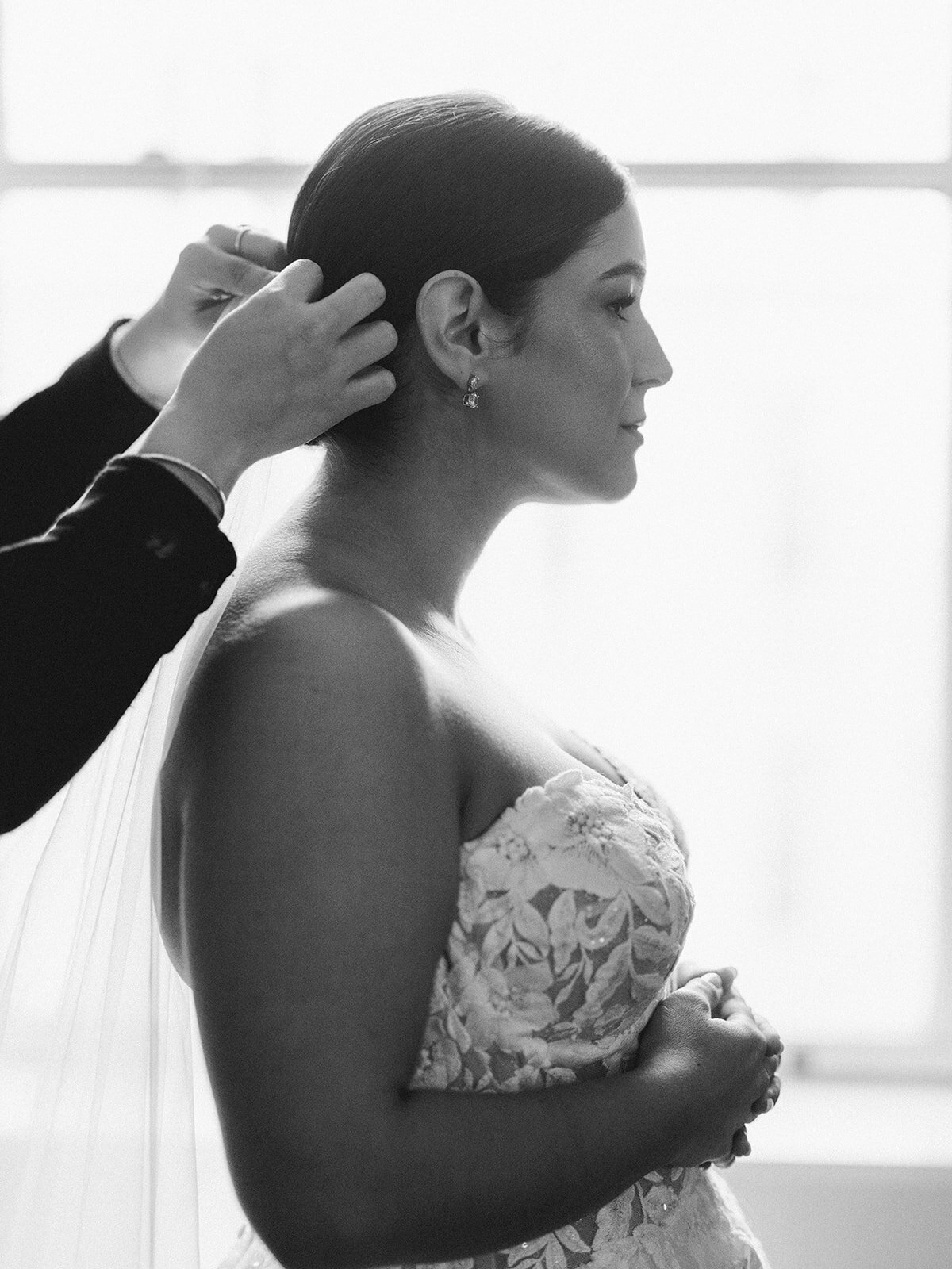 Bride getting her veil put on