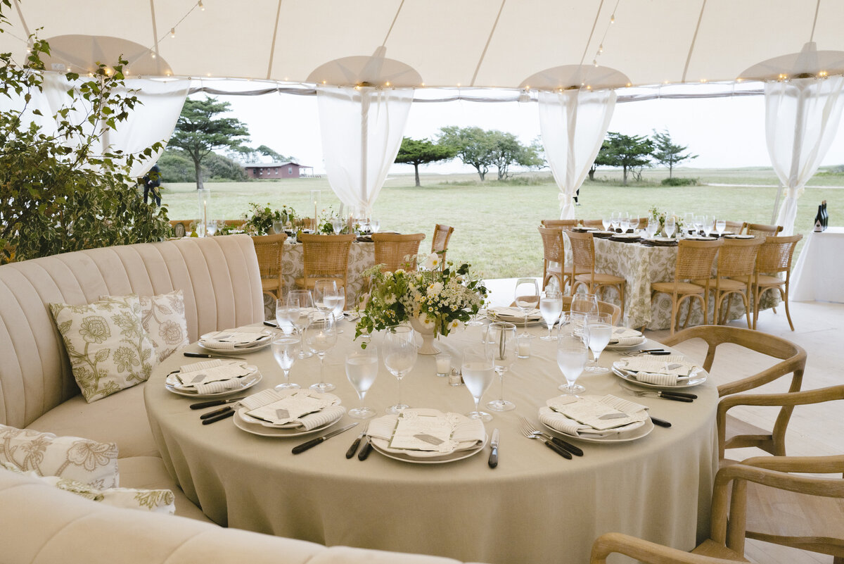 Marthas-vineyard-wedding-planner-kg-events-design-luxury-destination-weddings-private-events-corporate-events-edgartown-ma-event-designer-outdoor-tented-wedding-reception-island-wedding-vogue-wedding-pohogonot-201