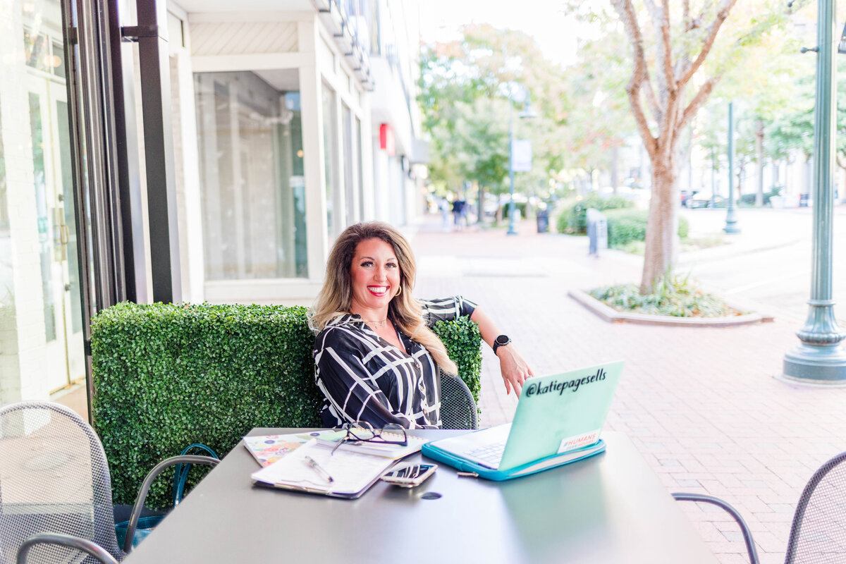 lifestyle headshot in market common of a business professional
