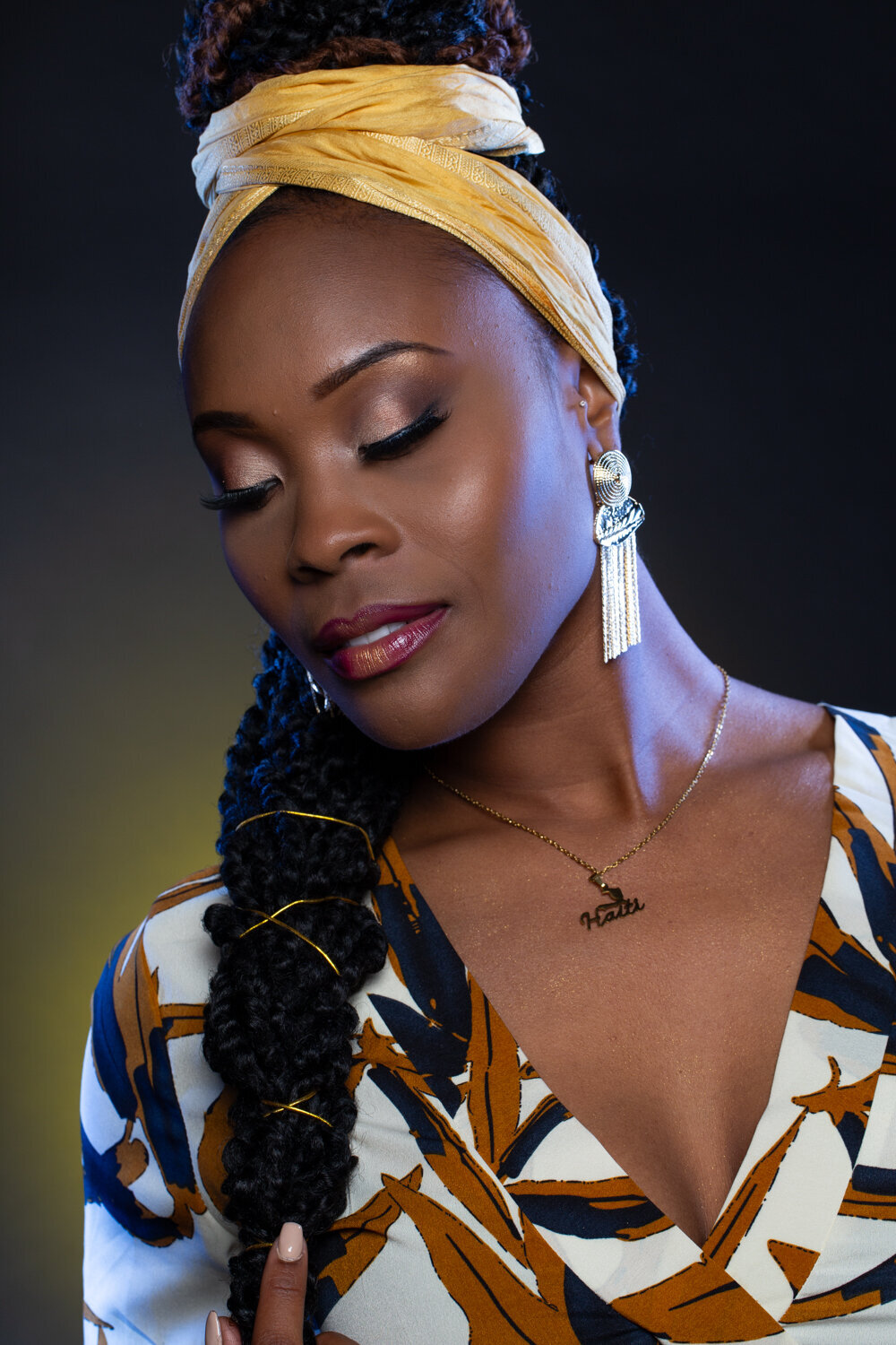 Photographie corporative en studio avec éclairage complexe Portrait de femme