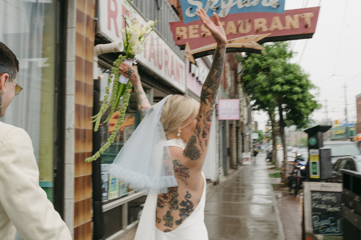 toronto-city-elopement-city-hall-edgy-nontradional-thedrake-rainy-day-cool-alternative-087