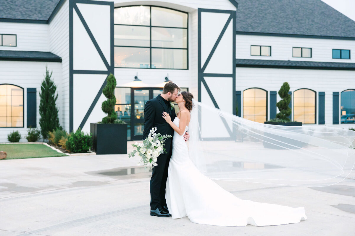 Sydney-and-Carsen-Luxury-wedding-in-Dallas-Texas-Bella-Vista-Wedding-Planning-066