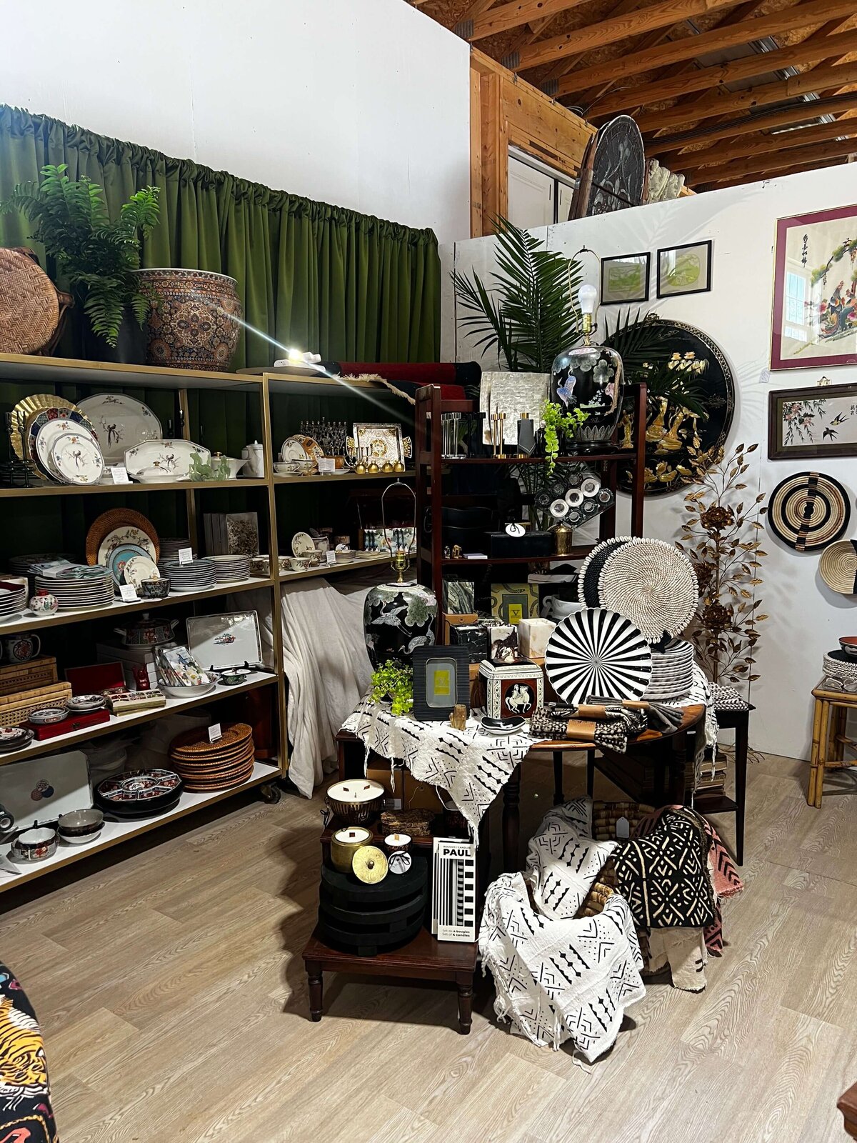Old-Line-Markt-Poolesville-Maryland-Aix-La-Chapelle-Danielle-Couick-Ghost-Host-Magnolia-Bluebird68