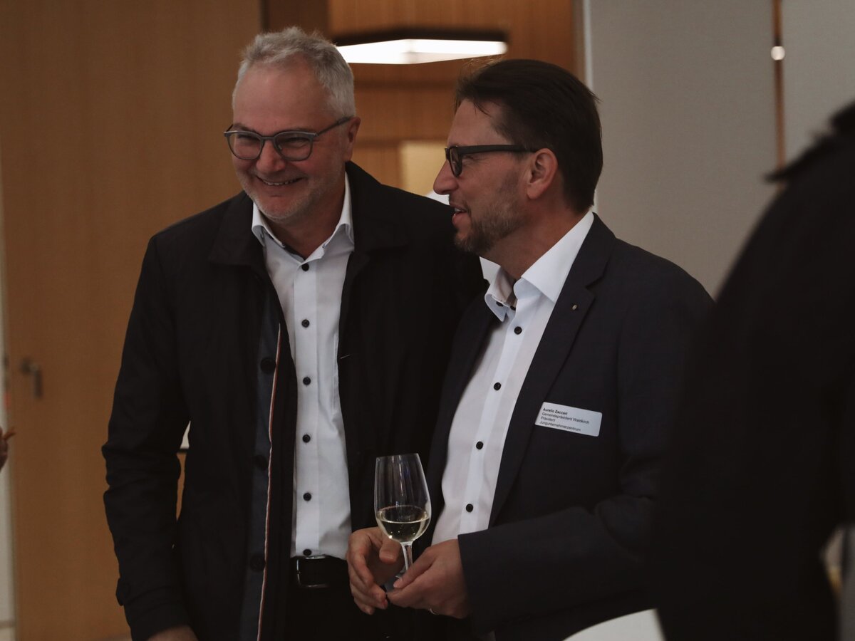meralunastudio-werbeagentur-schweiz-zuerich-portfolio-jungunternehmerzentrum-flawil-martini-forum-2022 (26)