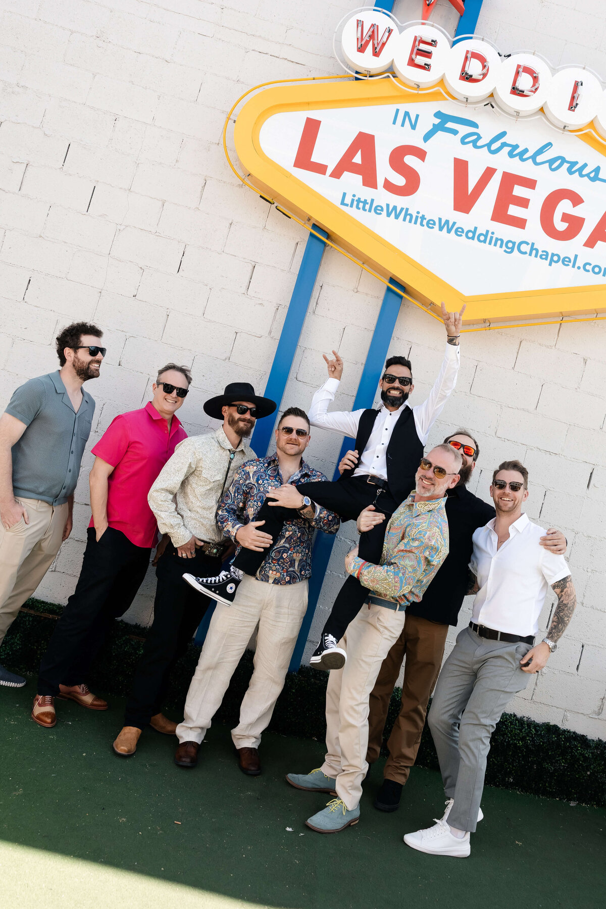73_riskyexposure_sasha-andy_las-vegas-elopement-photography