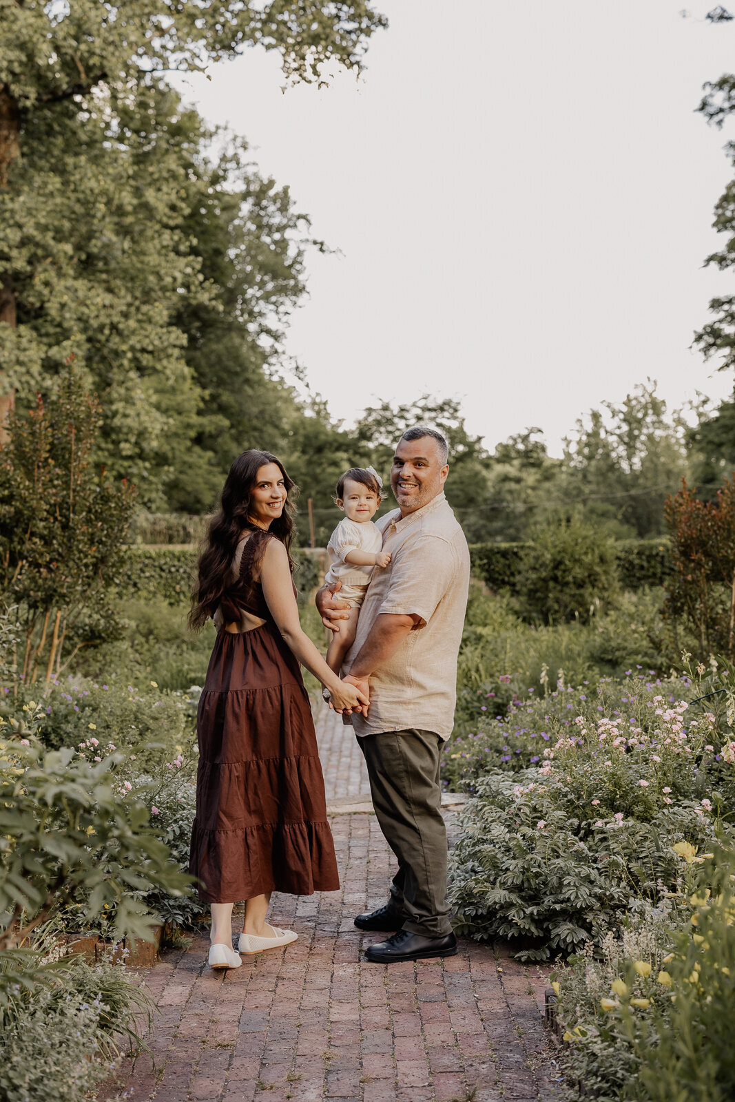 family photoshoot at cross estate gardens nj