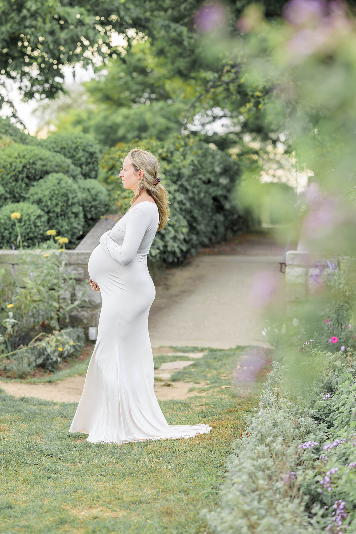 rose-garden-maternity-session-harkness-memorial-connecticut-24