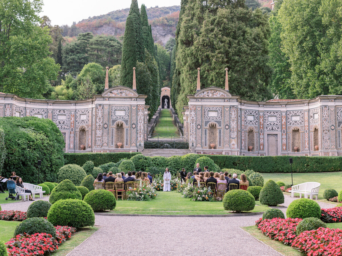 outdoor ceremony at grand Italian estate