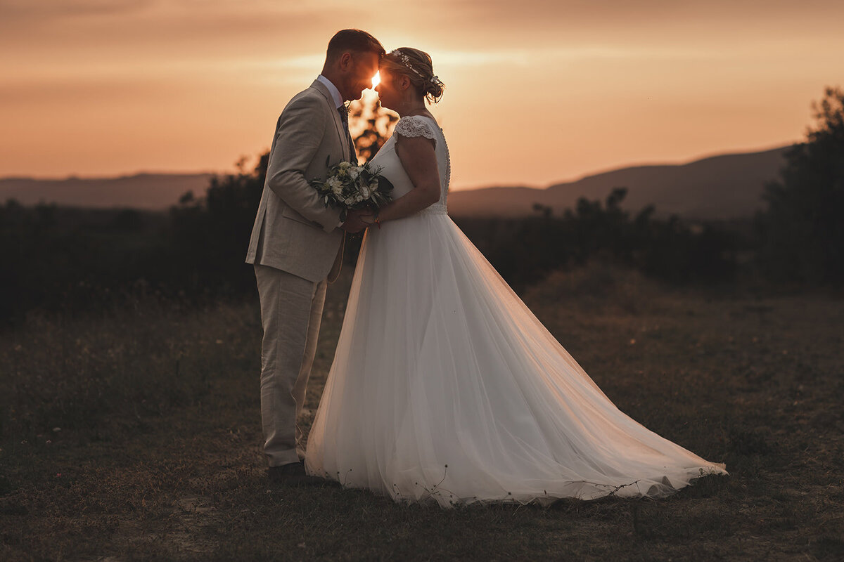 outdoor-shooting-for-wedding-golden-hour