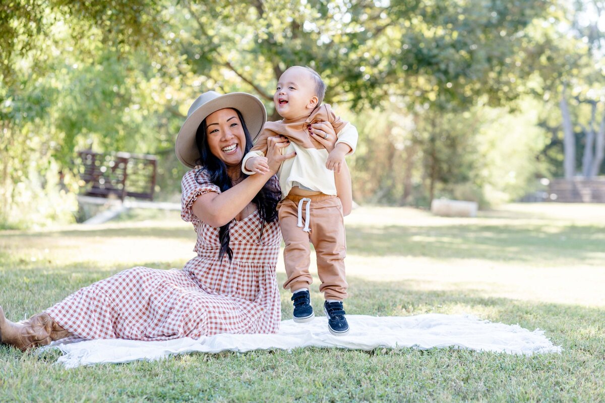 Austin-TX-Fall-Mini-Session-Magnolia-and-Grace-Photography-Co-JessicaL# (1)-9