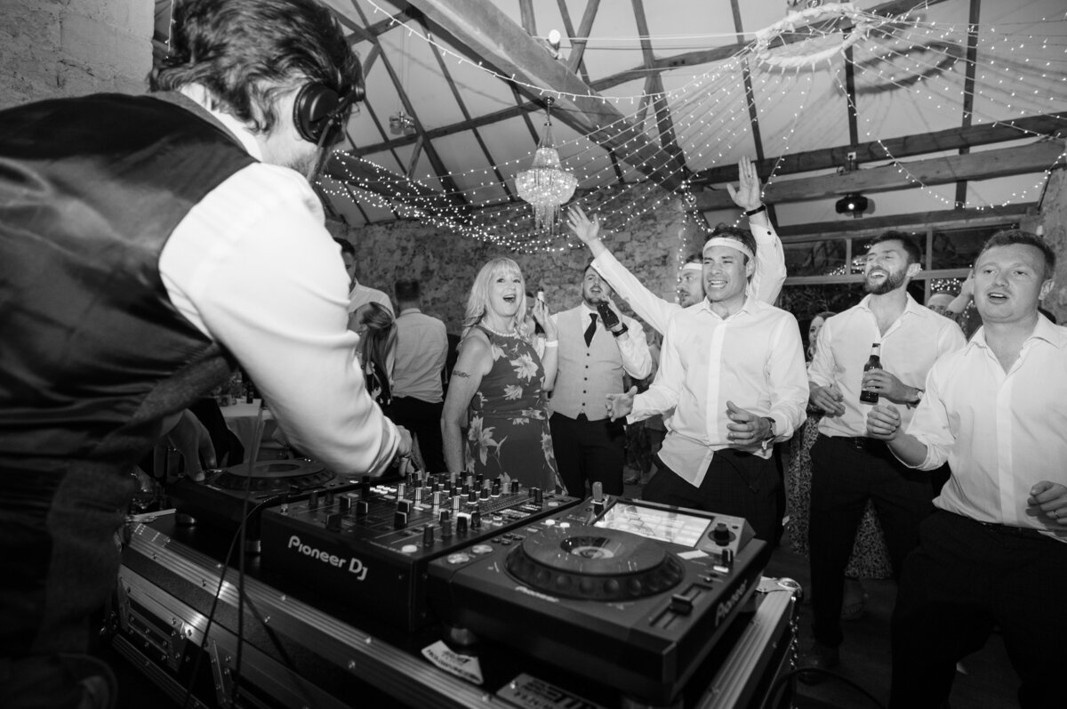 Notley-Abbey-wedding-photography-1117-2