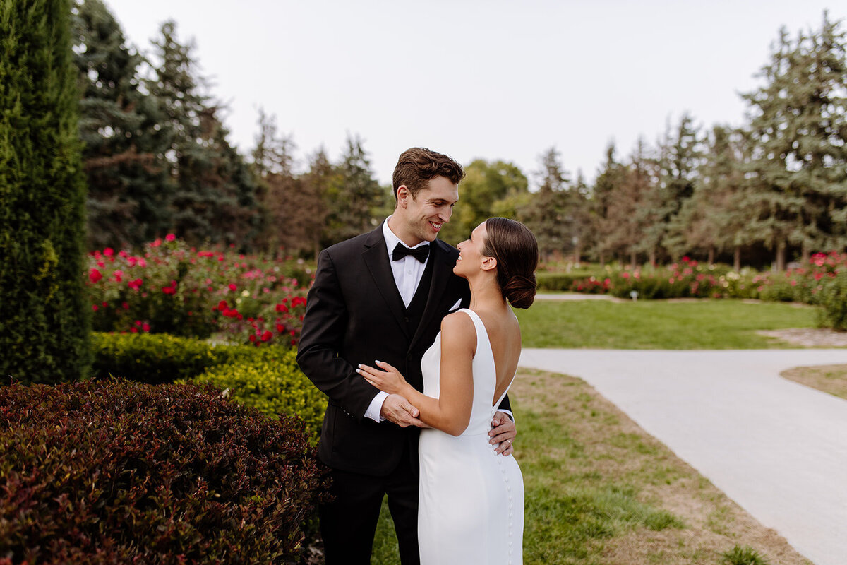 outdoor Omaha wedding photographer