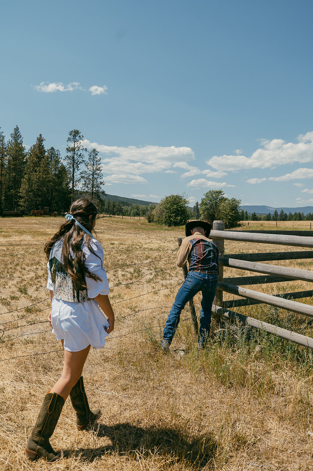 presley-gray-photo-haybale-forest-montana-elopement-8034