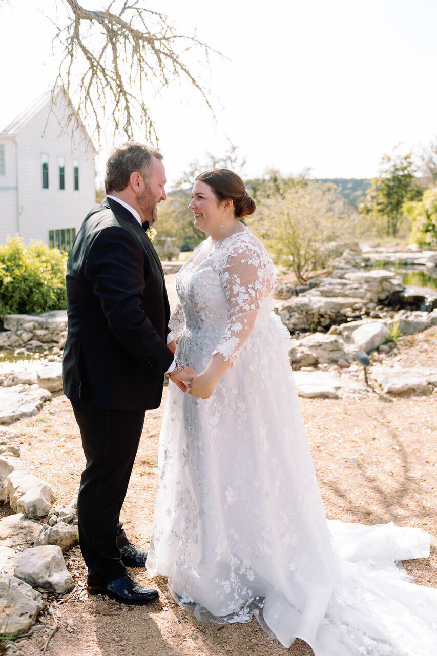 06-colorful-ranch-wedding-max-owens-design