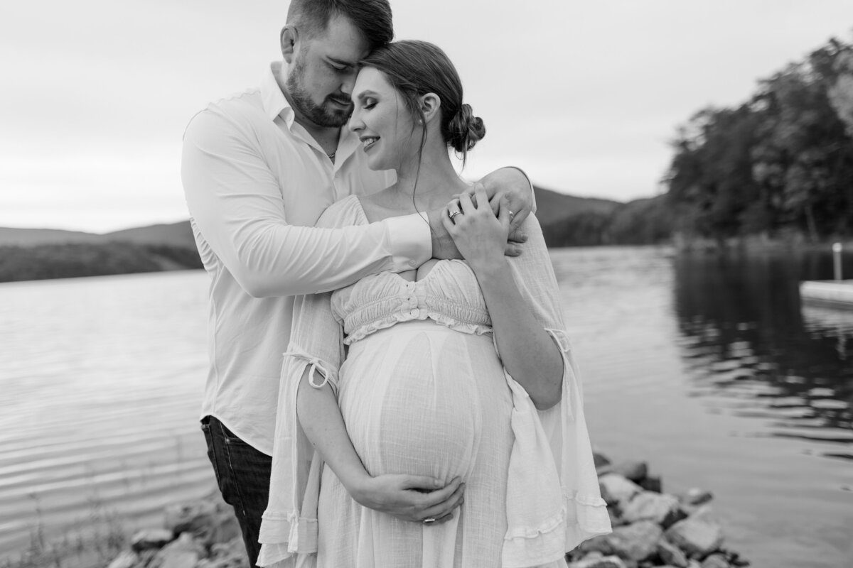 Documentary-Maternity-Session-at-Carvins-Cove-RJ-49