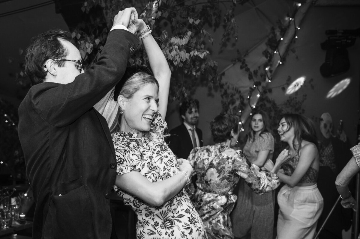 Late-night-wedding-photos-1013