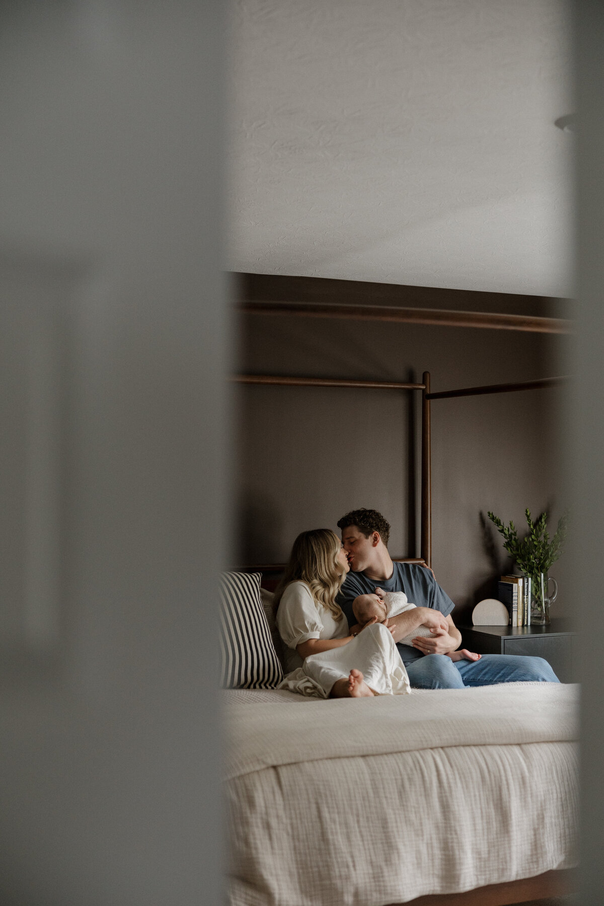 Indianapolis lifestyle newborn photography at home session