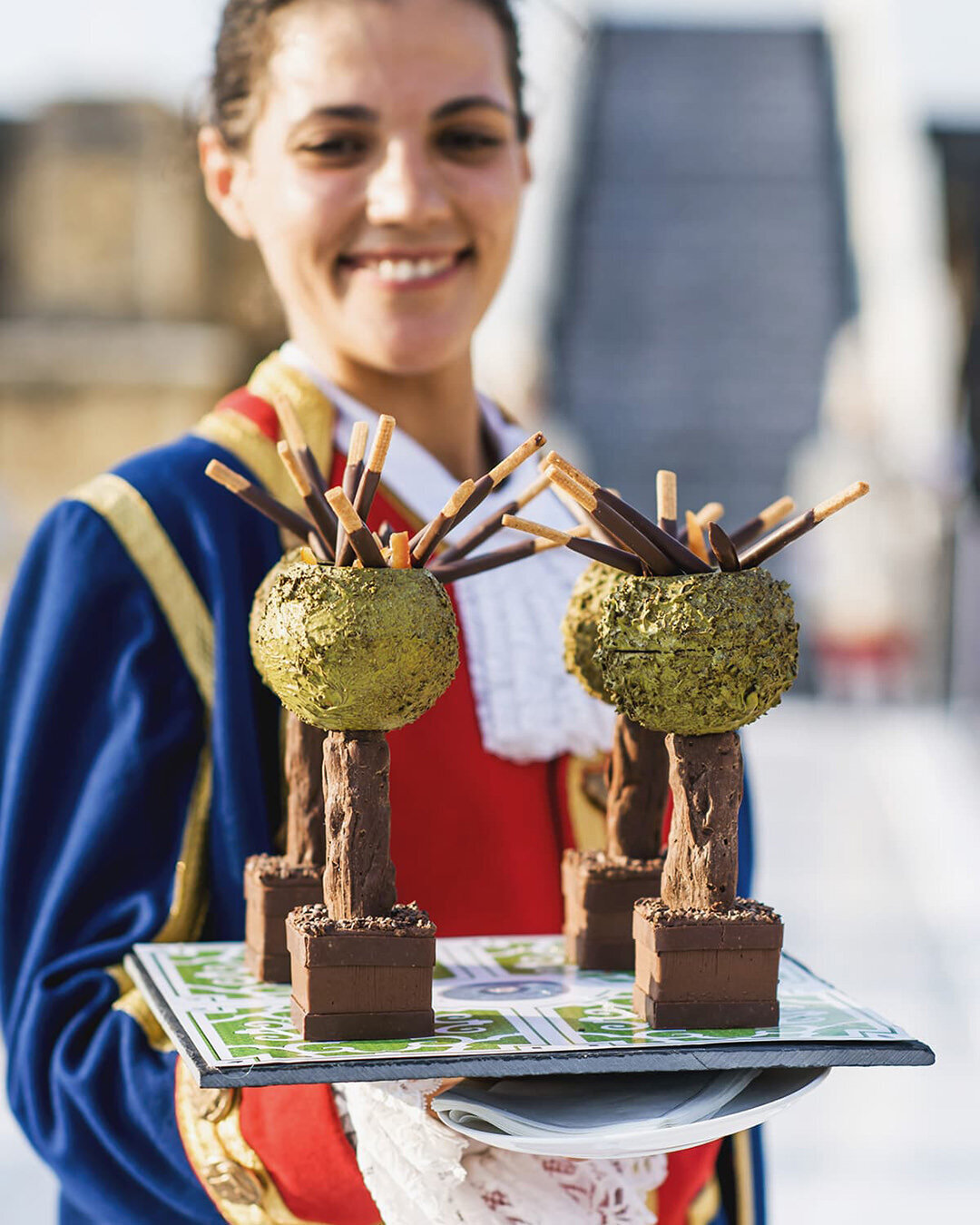 3-LuxuryParisWeddingZaffa-ChateauVauxLeVicomteWaiter chocolate distribution