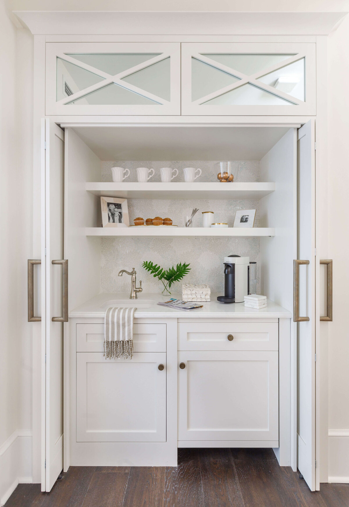Long Point Amelia Island Lola Interiors Bedroom Coffeebar