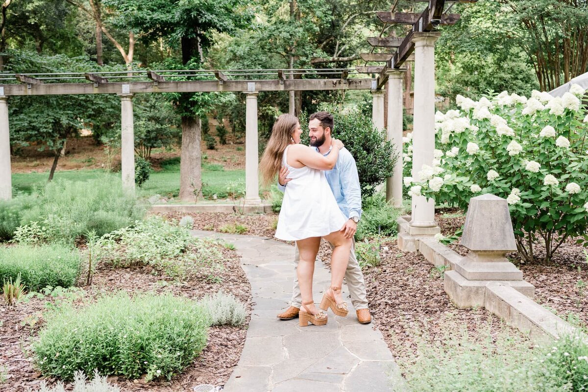 Elli-Row-Photography-CatorWoolford-Gardens-Engagement_2988
