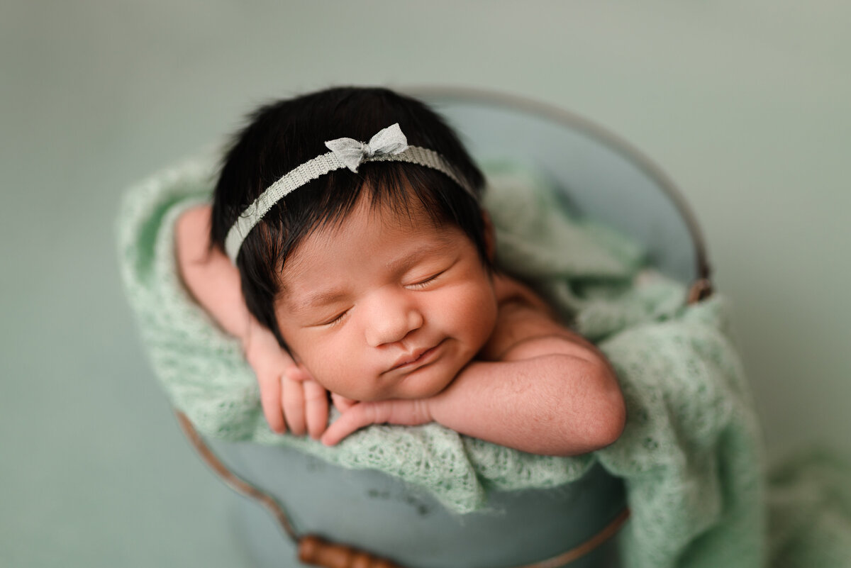 Allyne-Armitage-bucket-pose-seattle-studio-newborn-posing-photos