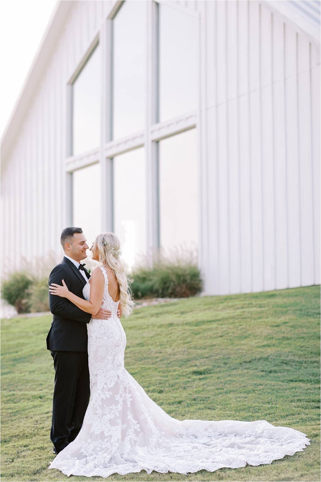 The Farmhouse Wedding  - Violet Martinez Photograpghy_0005