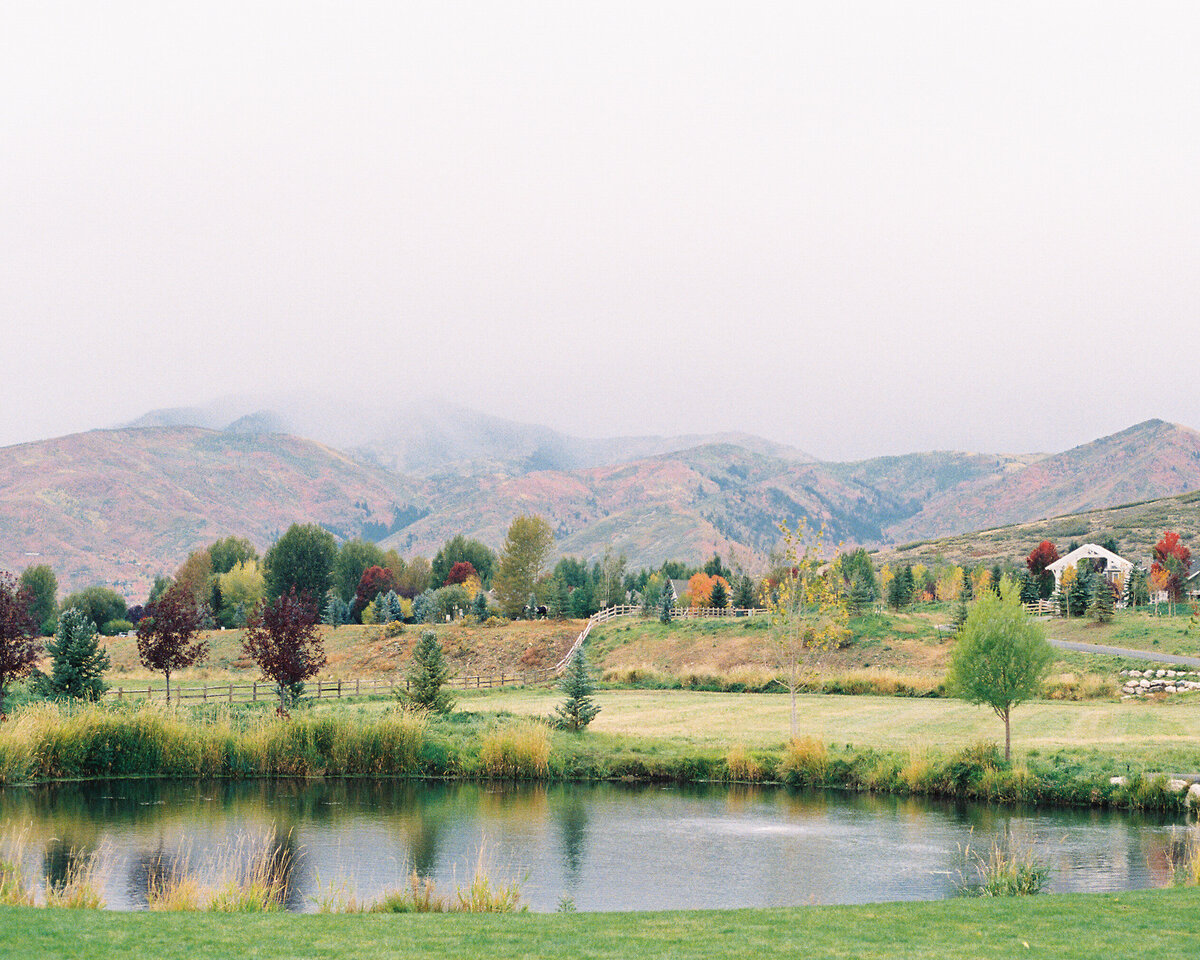 Landscape photo of a mountainous backdrop