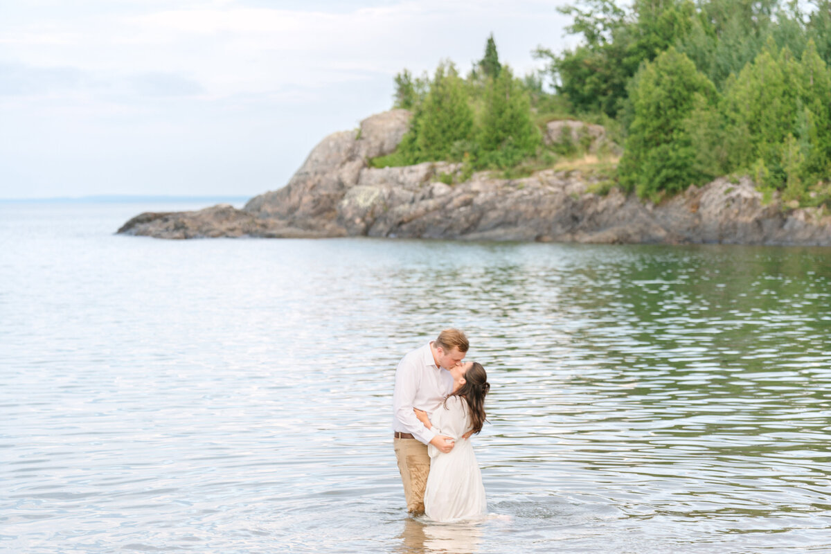 lake superior engagement photos at mccartys cove