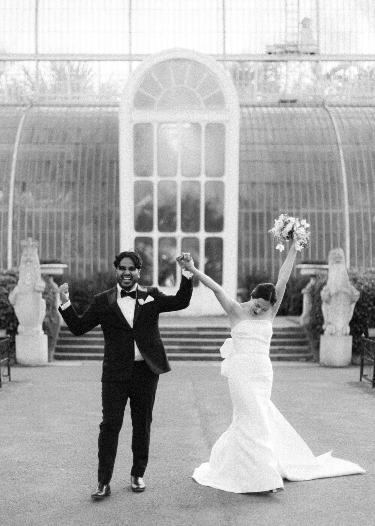 Anna-Vish-Wedding-Kew-Gardens-Chloe-Lowe-Photography-391