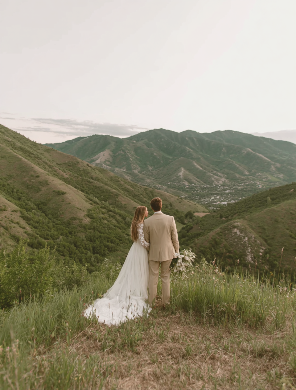 u8487914977_the_wedding_photo_of_the_bride_and_groom_shows_th_56df176a-8ad2-4615-94a7-45018278bc70_3